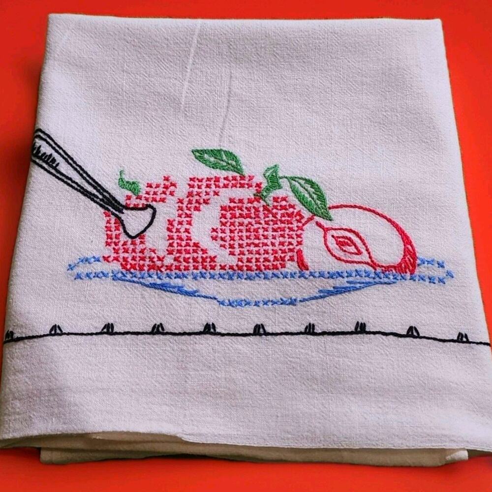 Vtg Hand Embroidered Red Apples Large 32x24 Cotton Kitchen Towel Table Cover